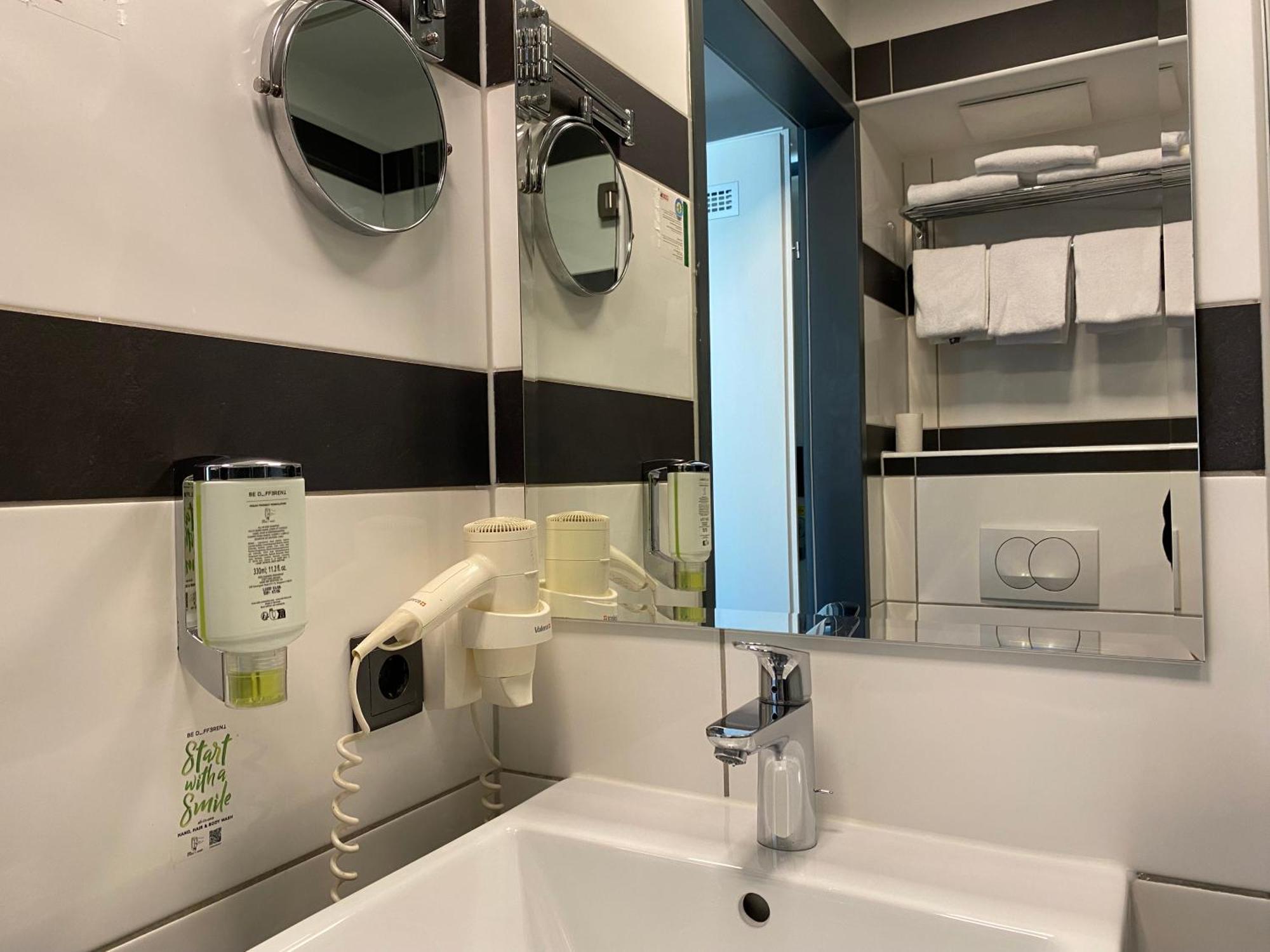Design & Budget Hotel Wien Schoenbrunn Εξωτερικό φωτογραφία