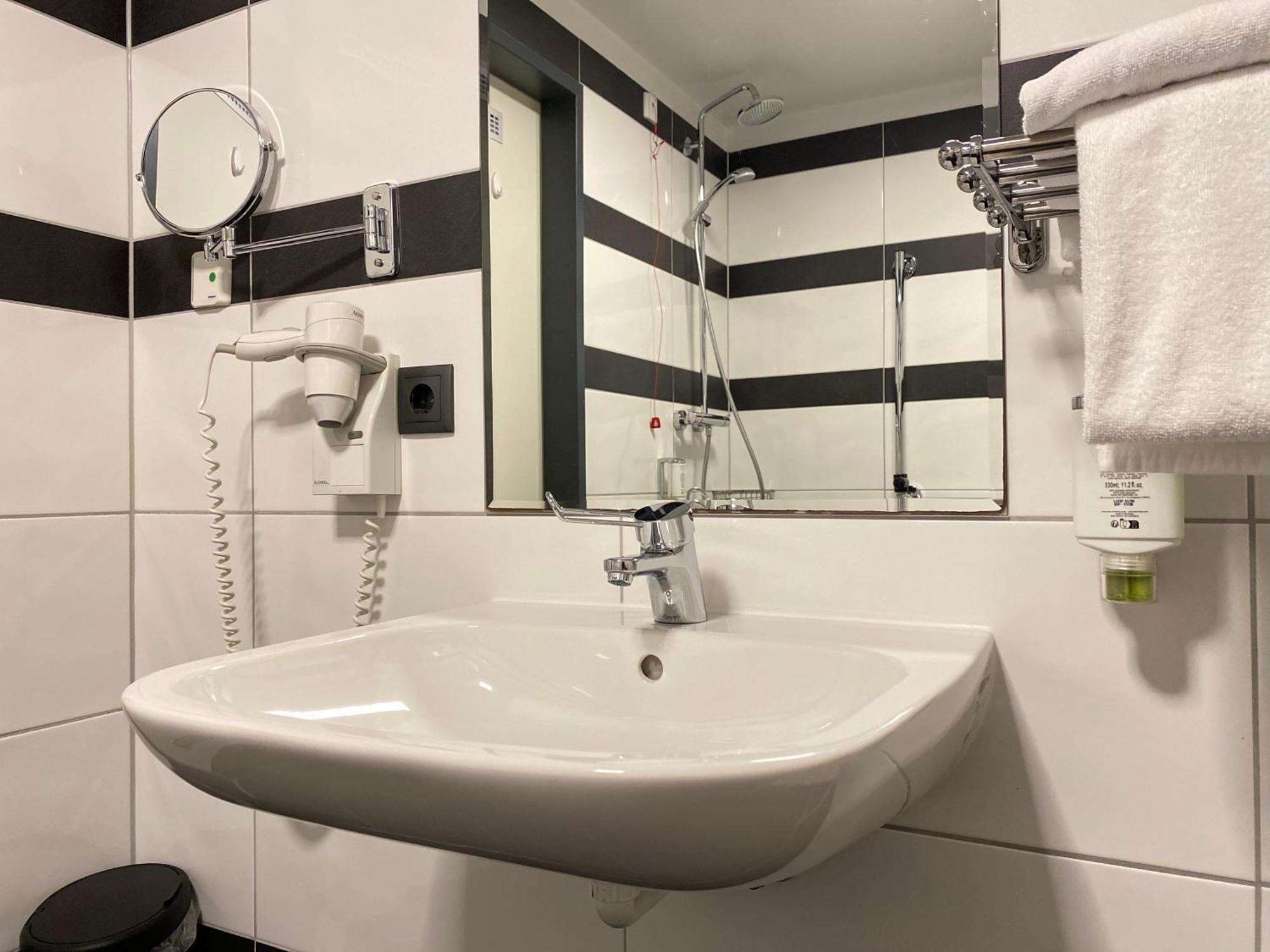 Design & Budget Hotel Wien Schoenbrunn Εξωτερικό φωτογραφία