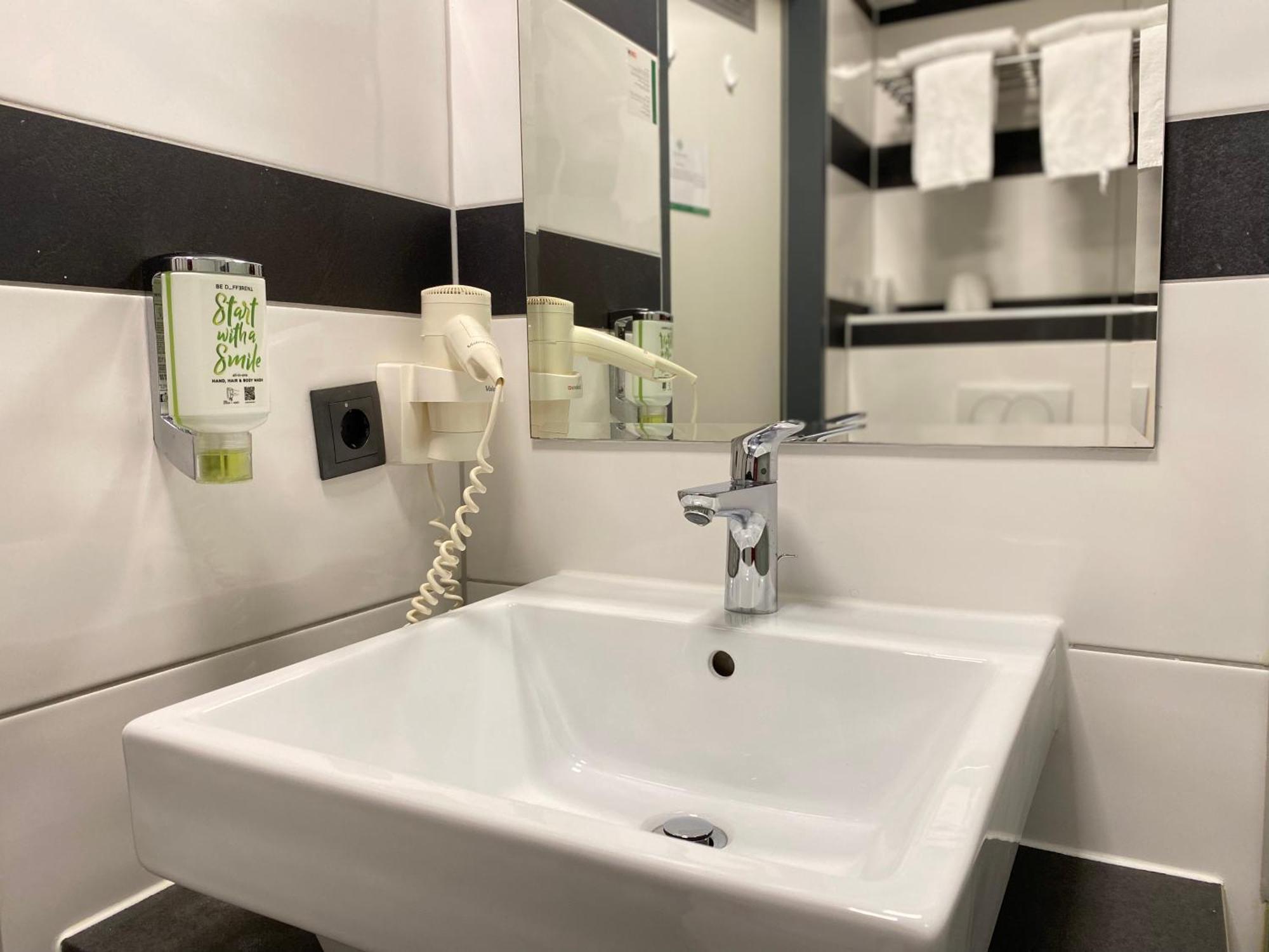 Design & Budget Hotel Wien Schoenbrunn Εξωτερικό φωτογραφία
